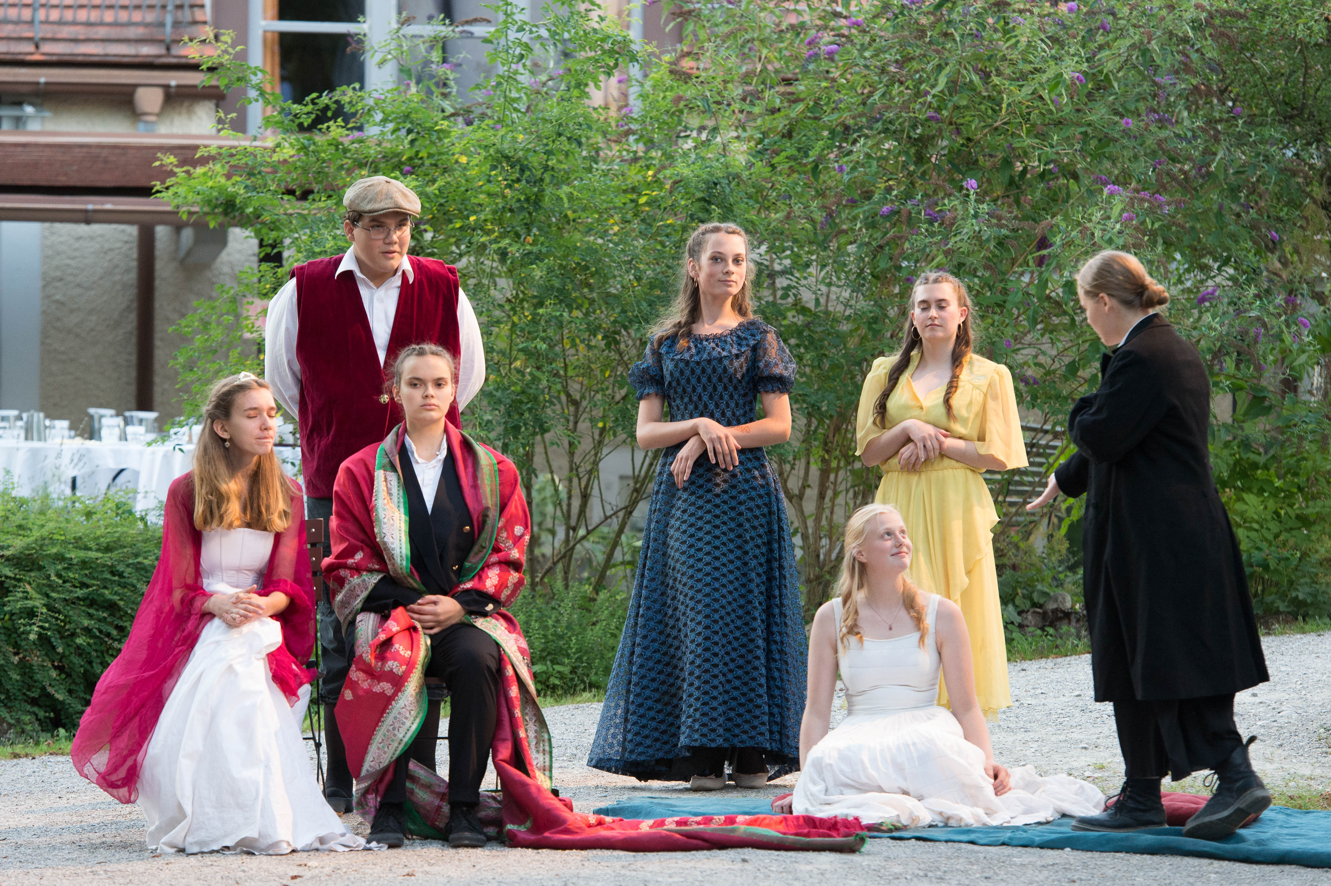 Kinder beim Theater
